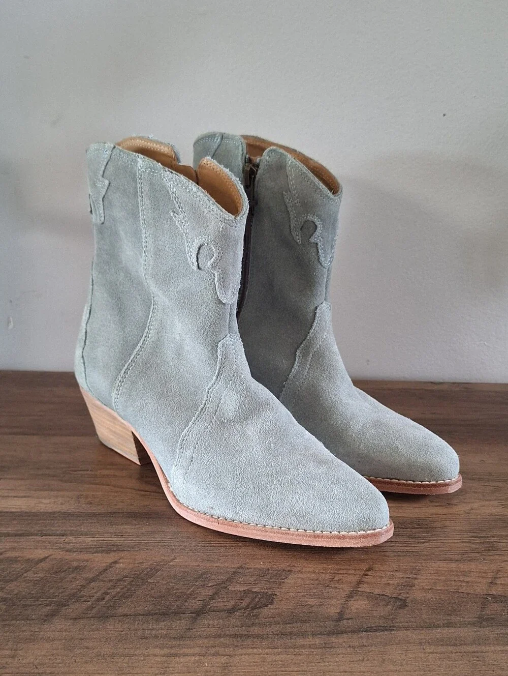 Free People New Frontier Western boots in a dusty blue suede Sz 36 (US 6)